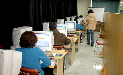 컴퓨터교실 내부 사진