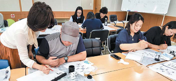 마음을 움직이는 예쁜 손글씨 배워요!