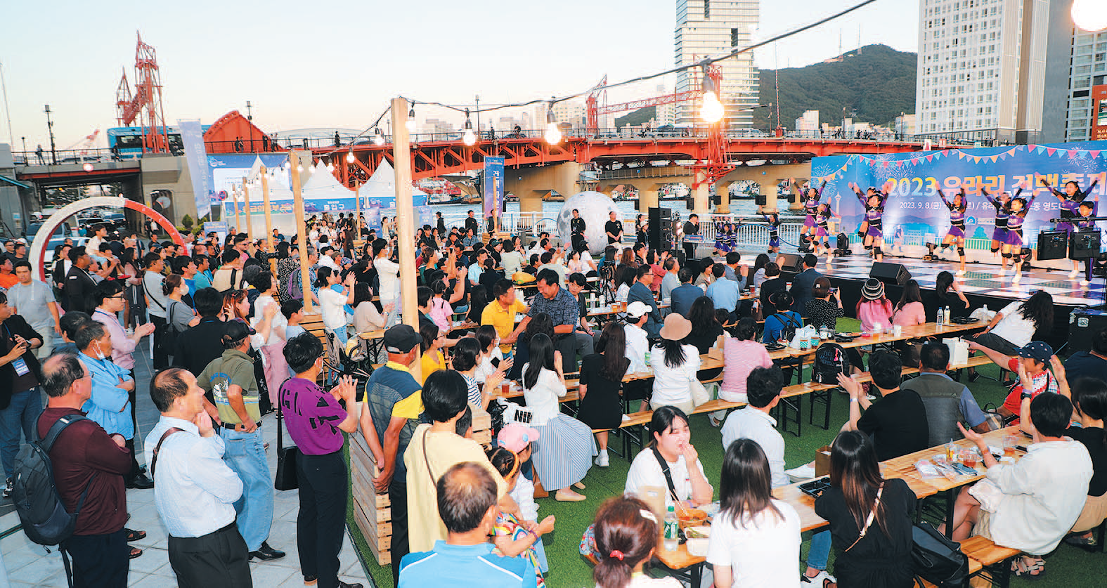 바다 야경에 유라리건맥축제 즐기다