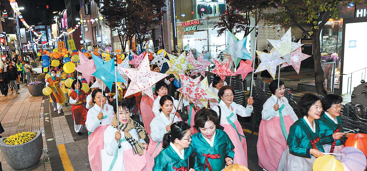 광복로 연등문화제 … 빛으로 희망을 밝히다