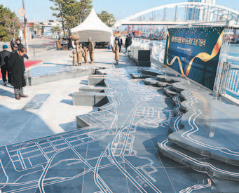 유라리. 피란수도광장 들어섰다