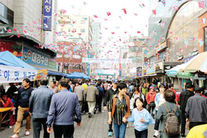 가을축제로 인파 `넘실' 상권 `활기'
