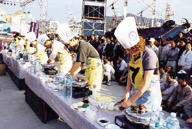 자갈치 축제， 보러 오이소!