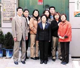이곳에선 무슨일을? - 대형빌딩 화단가꾸기 주력