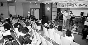 사진뉴스 - 중구여성 노래교실 `성황'