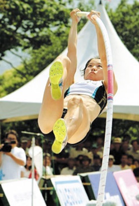 부산 국제 장대높이뛰기대회 개최