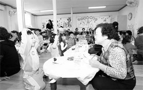 고사리 손들의 어르신 사랑