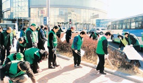 새봄 맞아 도심 쓸고 닦고