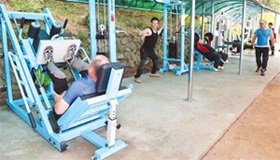 멋진 `공원 야외헬스장'에서 운동 하세요