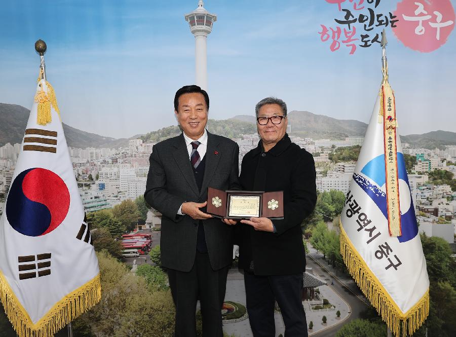 중구전통시장연합회 불우이웃돕기 성품기탁 3