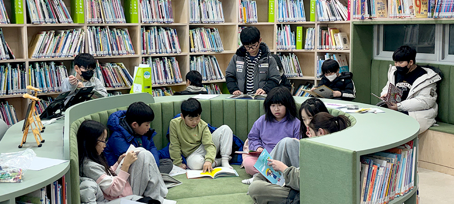 글마루도서관 1층