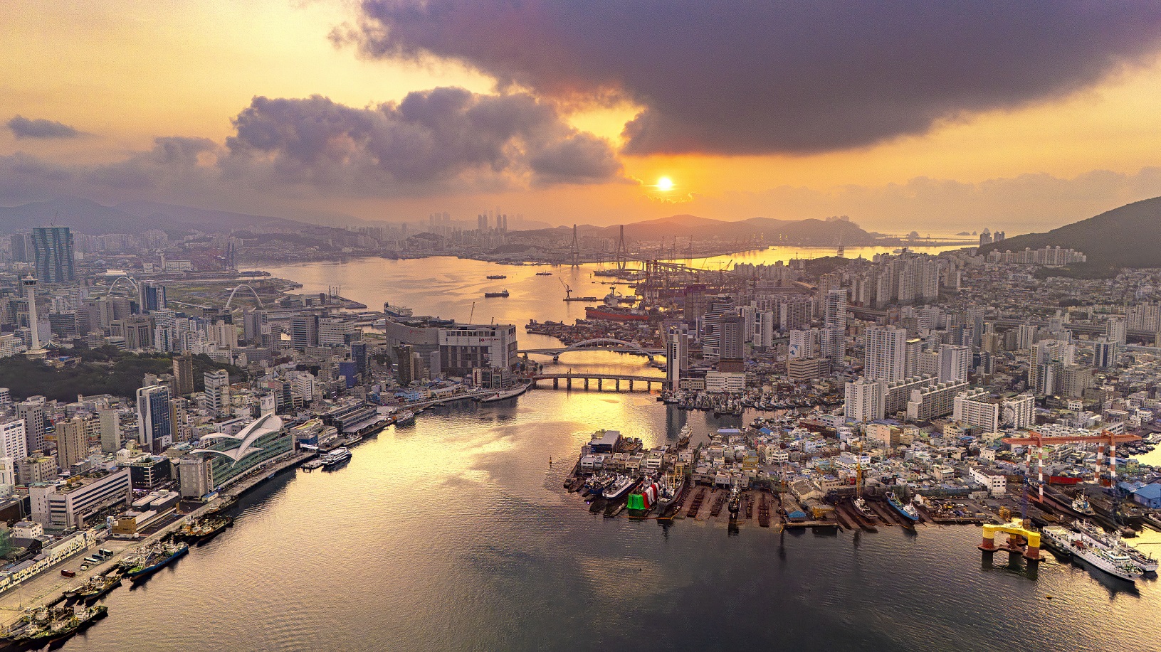 2024년 부산 중구 관광사진 전국공모전_입선_부산항 여름 일출